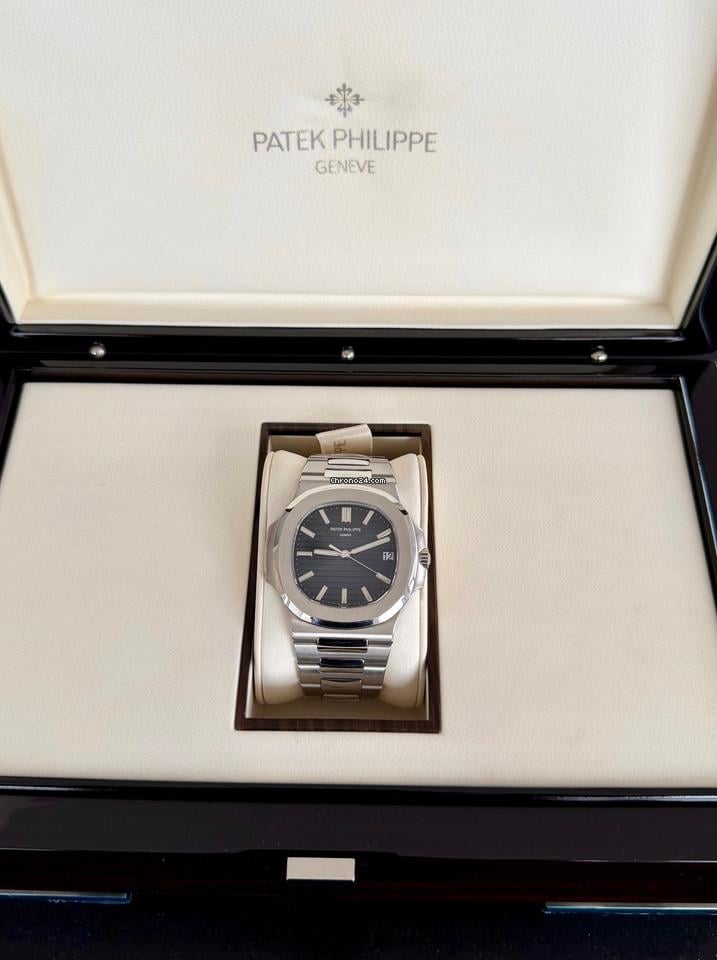 Patek Philippe Nautilus 5711 1A 010 Full Set 2013