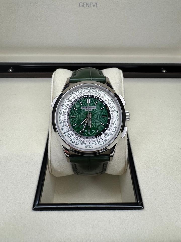 Patek Philippe World Time Flyback Chronograph 2025 Unworn